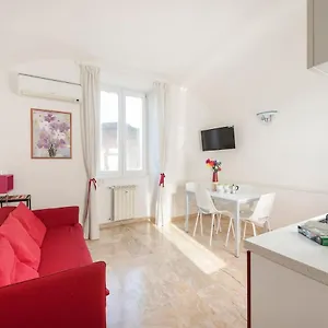 https://colosseo-6-royal-apartment.it-romehotels.com